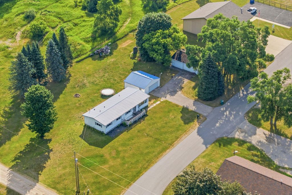 260 W Hayes Street, Morton township