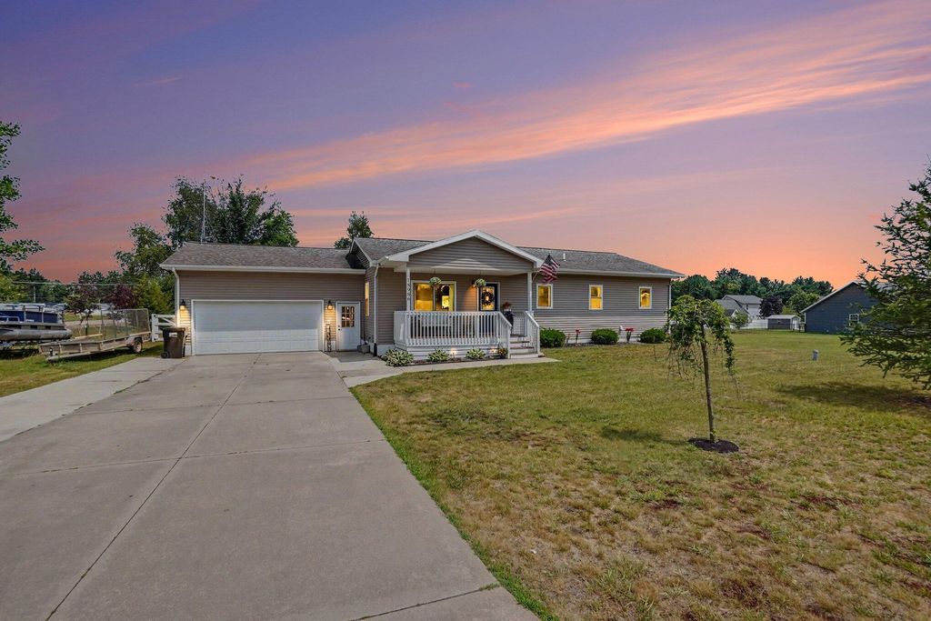 18986 Serenity Drive, Green charter township