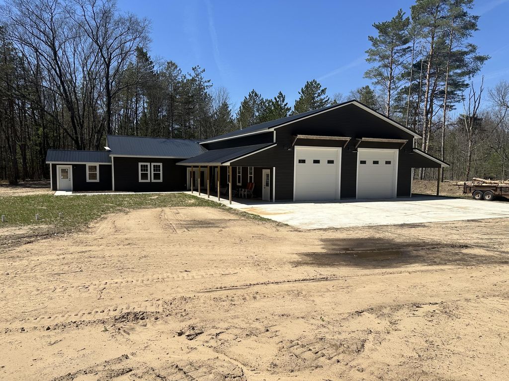 604 Beaver Road, Lilley township