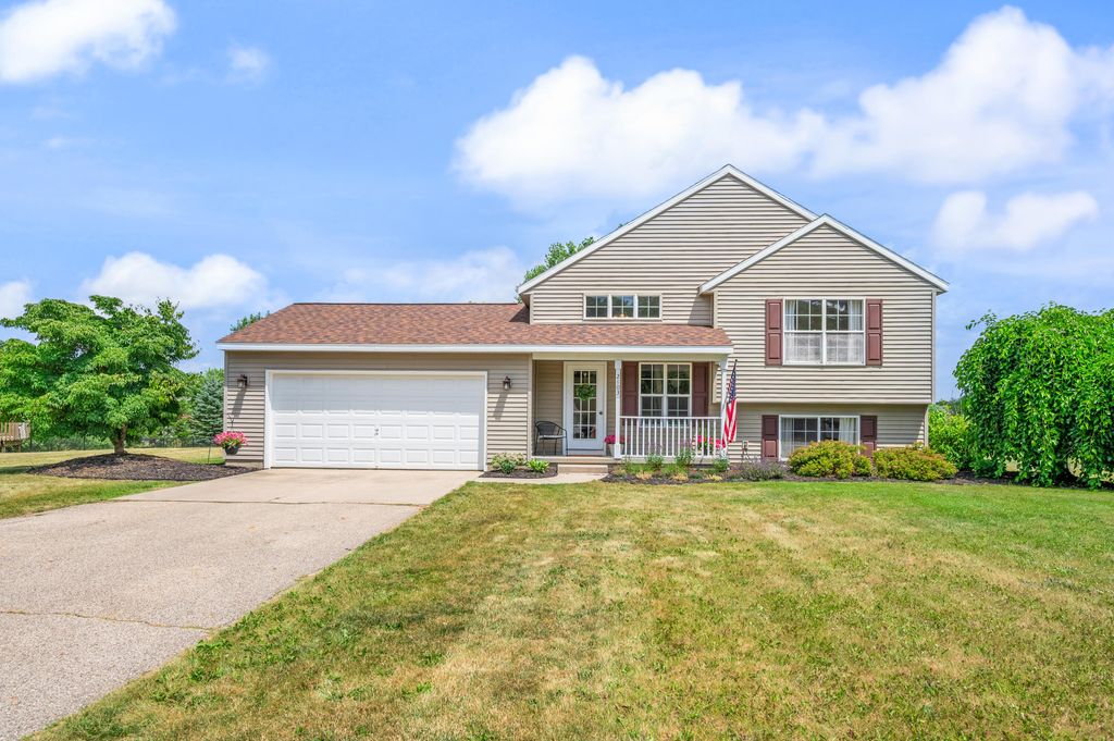 2103 Winston View Drive, Solon township