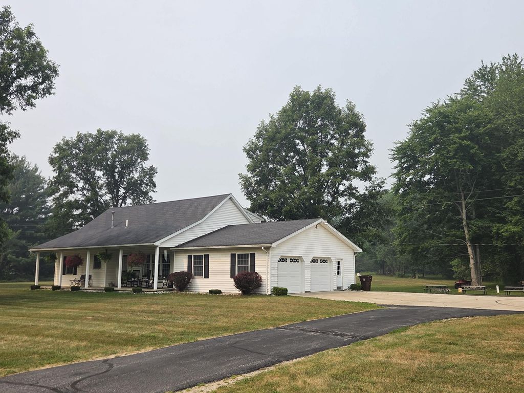 7202 S Garlock Road, Bloomer township
