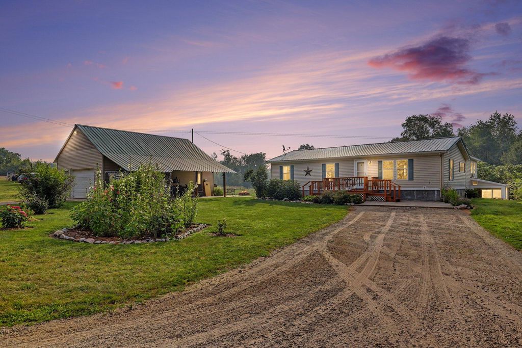 9752 Fuller Road, Montcalm township