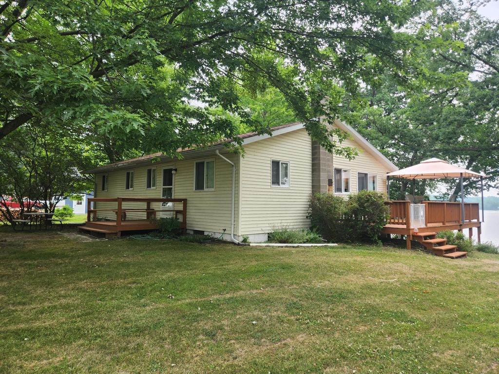 6066 N Island View Lane, Elk township