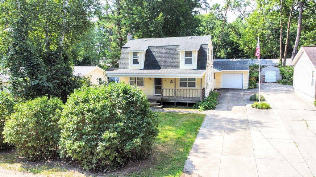 10887 3rd Street, Morton township