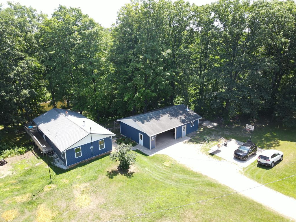 14150 Birch Lane, Middle Branch township