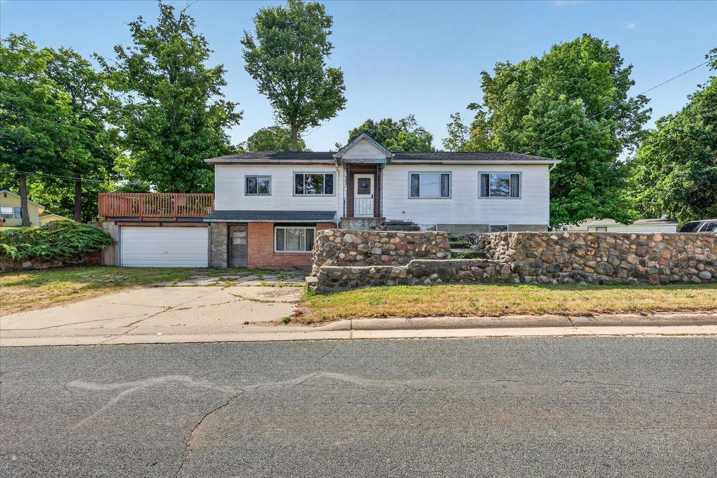 2610 S Shore Drive, Crystal township