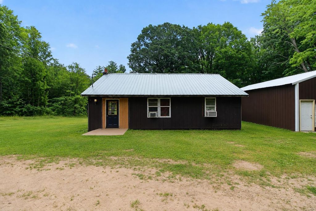 6742 150th Avenue, Cedar township