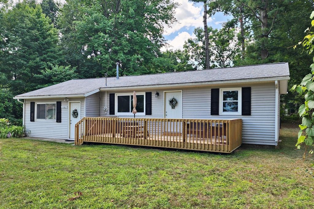 10865 Third Street Street, Morton township