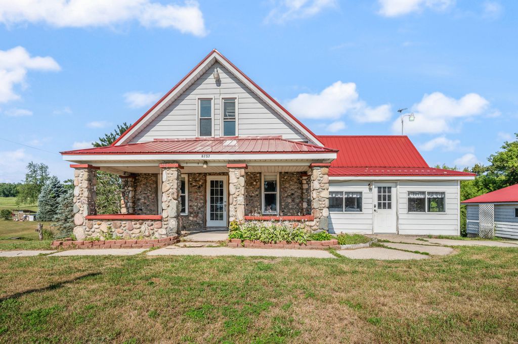 8757 N Clare Avenue, Frost township