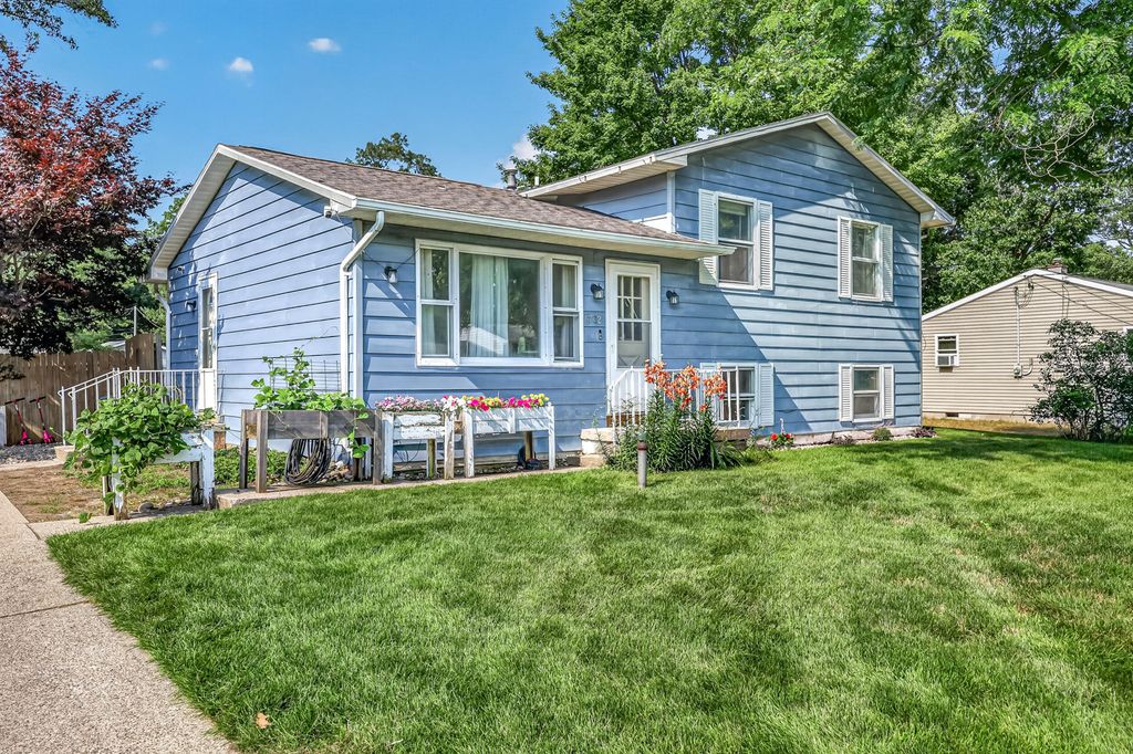 5732 Colleen Avenue, Egelston township