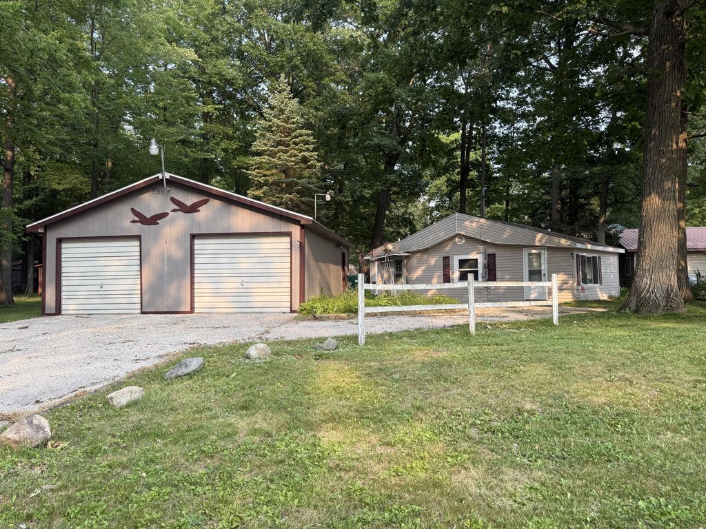 5256 Blueberry Drive, Hayes township