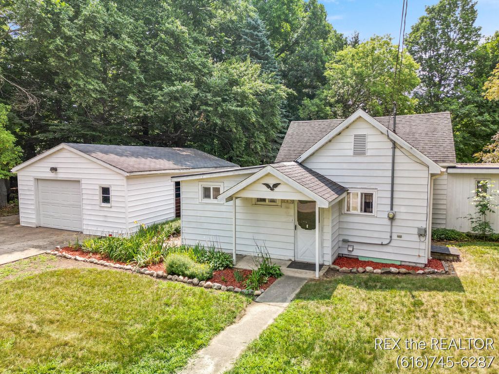 167 W Brooks Street, Newaygo city