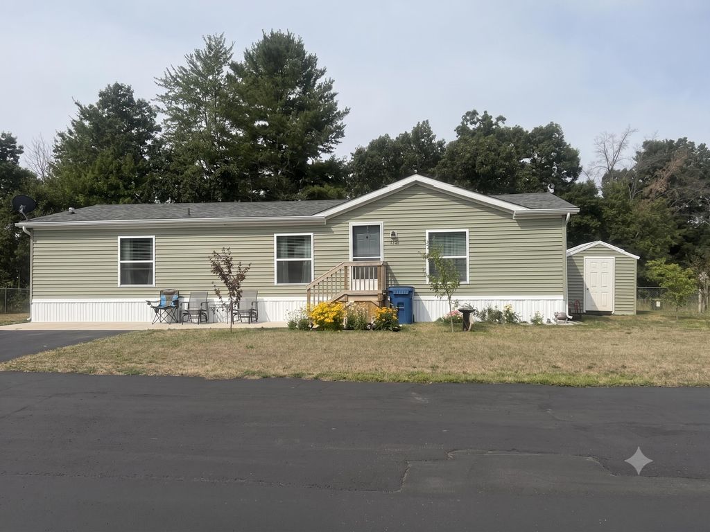653 S Bluegill Lane, Brooks township
