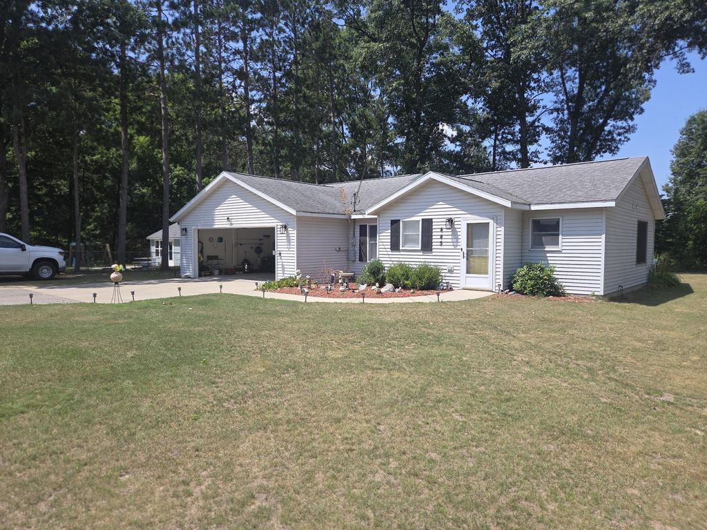 445 Pettibone Drive, Lilley township