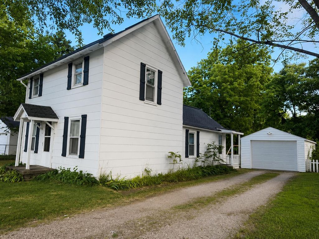 28 W Post Street, Newaygo city