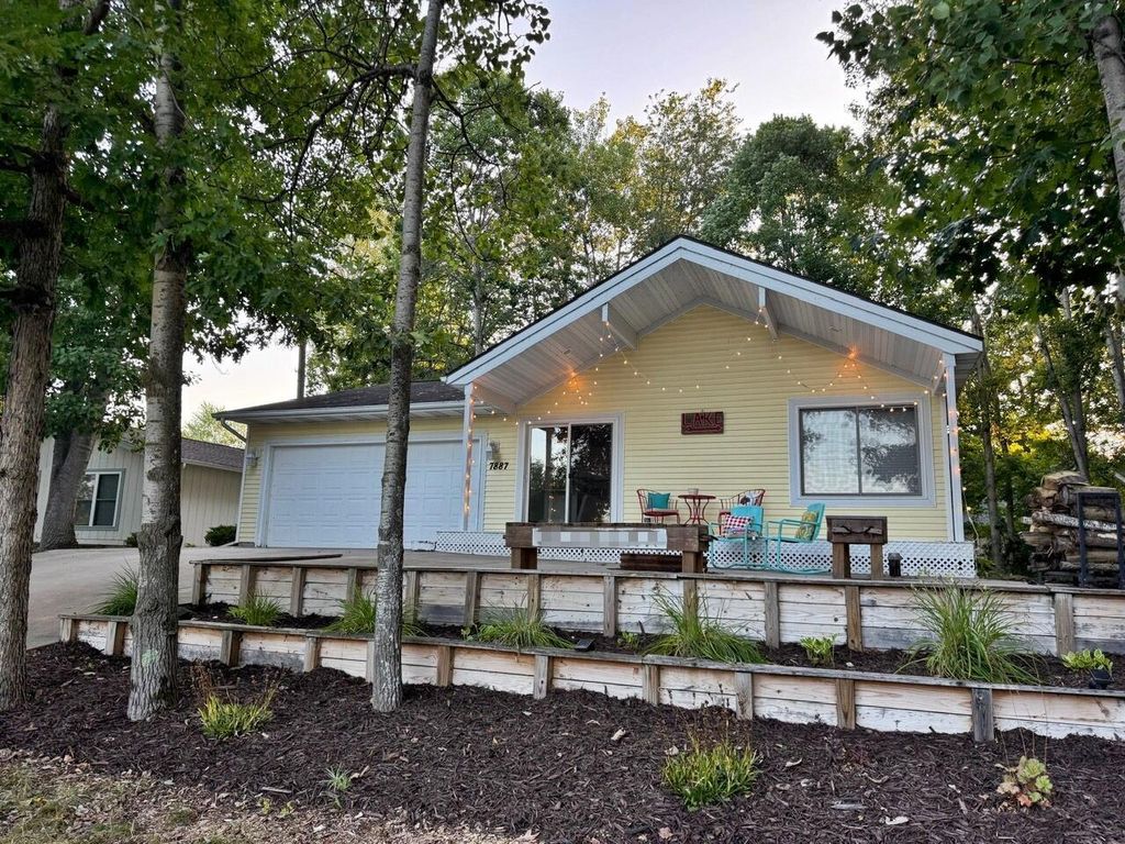 7887 Sixth Street, Morton township
