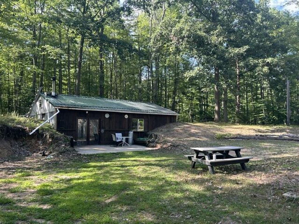 9841 River Road, Morton township