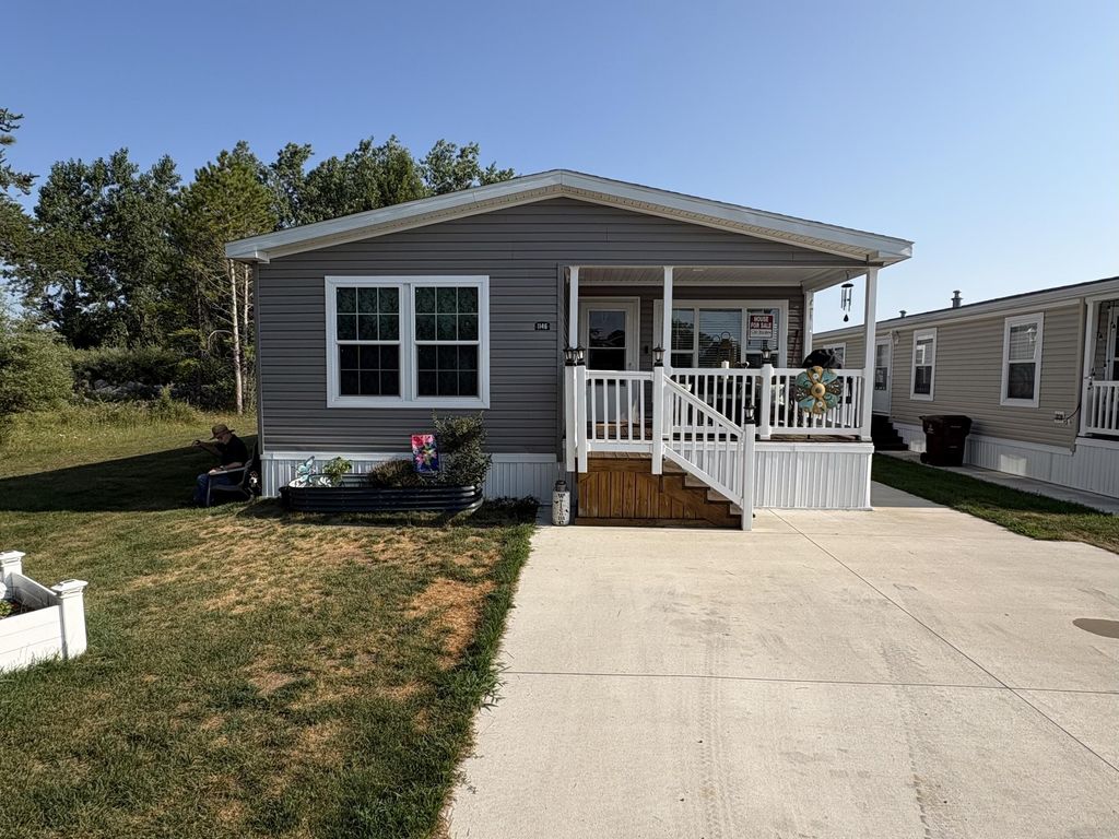 1146 Barnswood Court, Union charter township