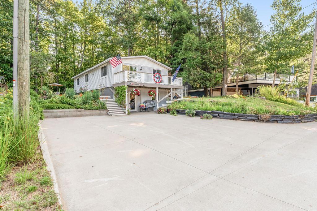 2144 E Lake Mitchell Drive, Selma township
