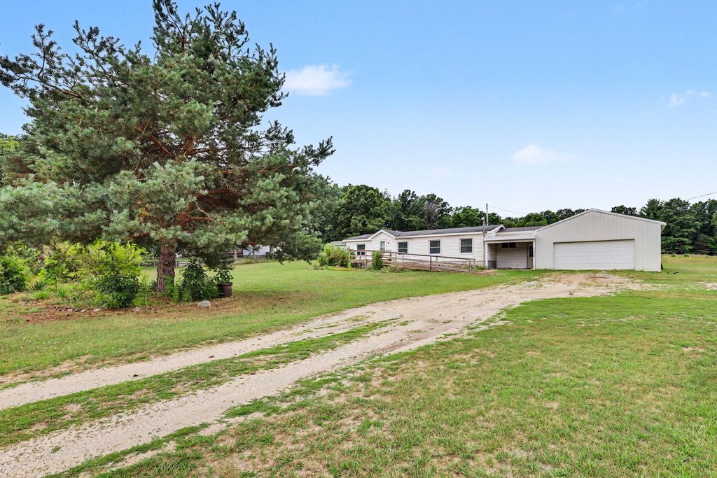 2448 S Greenville Road, Montcalm township