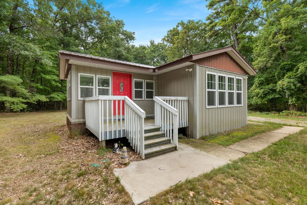 6860 S Croton Hardy Drive, Croton township