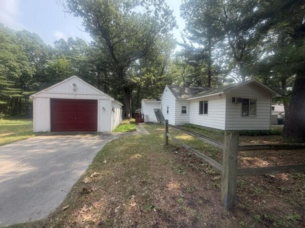 1709 Pine Street, Brooks township