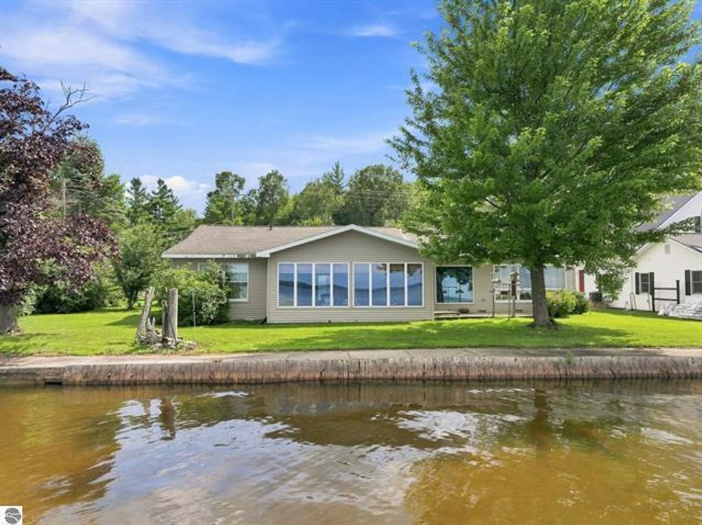 5403 E M 55, Cherry Grove township