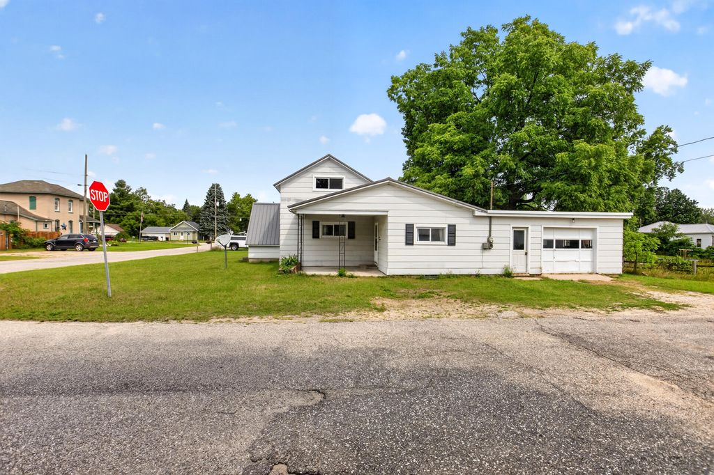 314 Decalb Street, Reed City city