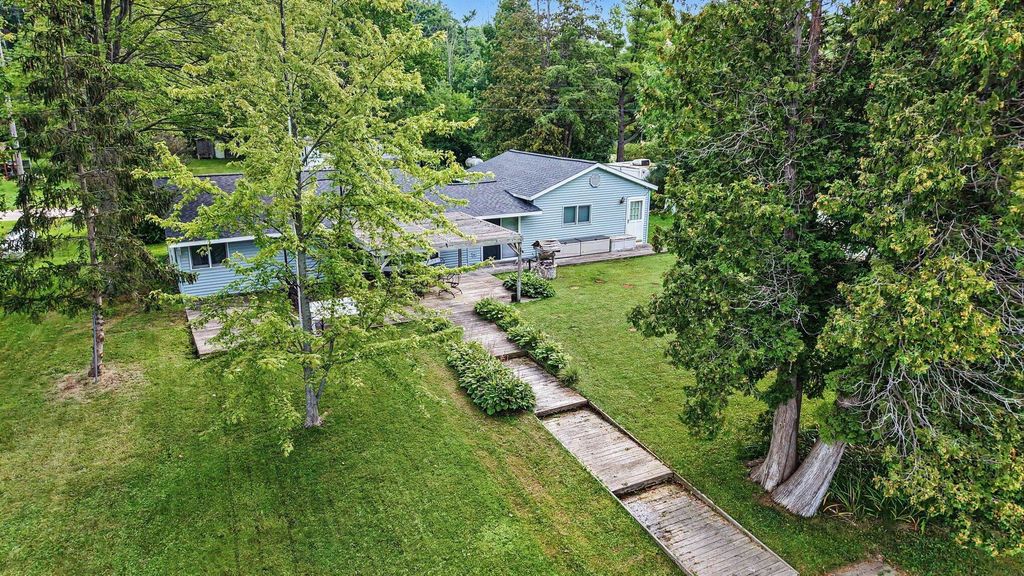 2895 S Spring Drive, Dayton township