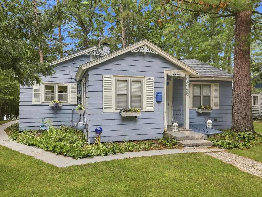 9545 E School Section Lake Drive, Morton township