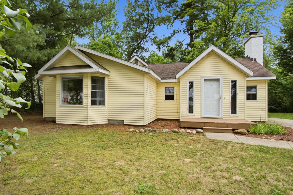 1508 E Hess Lake Drive, Grant township