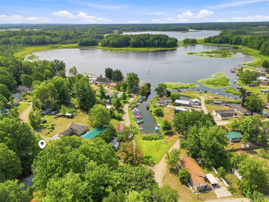 18934 Hillview Boulevard, Chippewa township