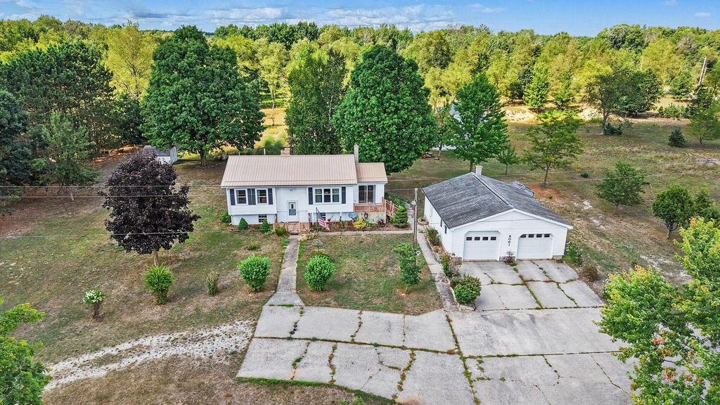 8061 Madison Road, Denver township