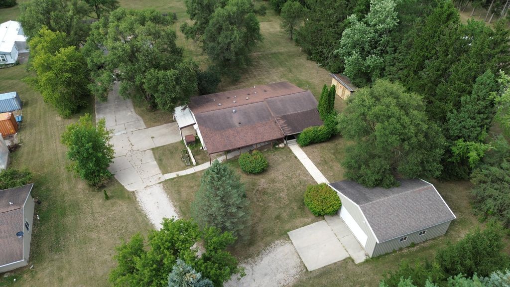 6119 Howard City Edmore Road, Richland township