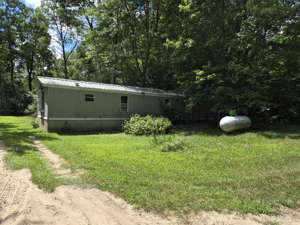 4107 E White River Drive, Ferry township