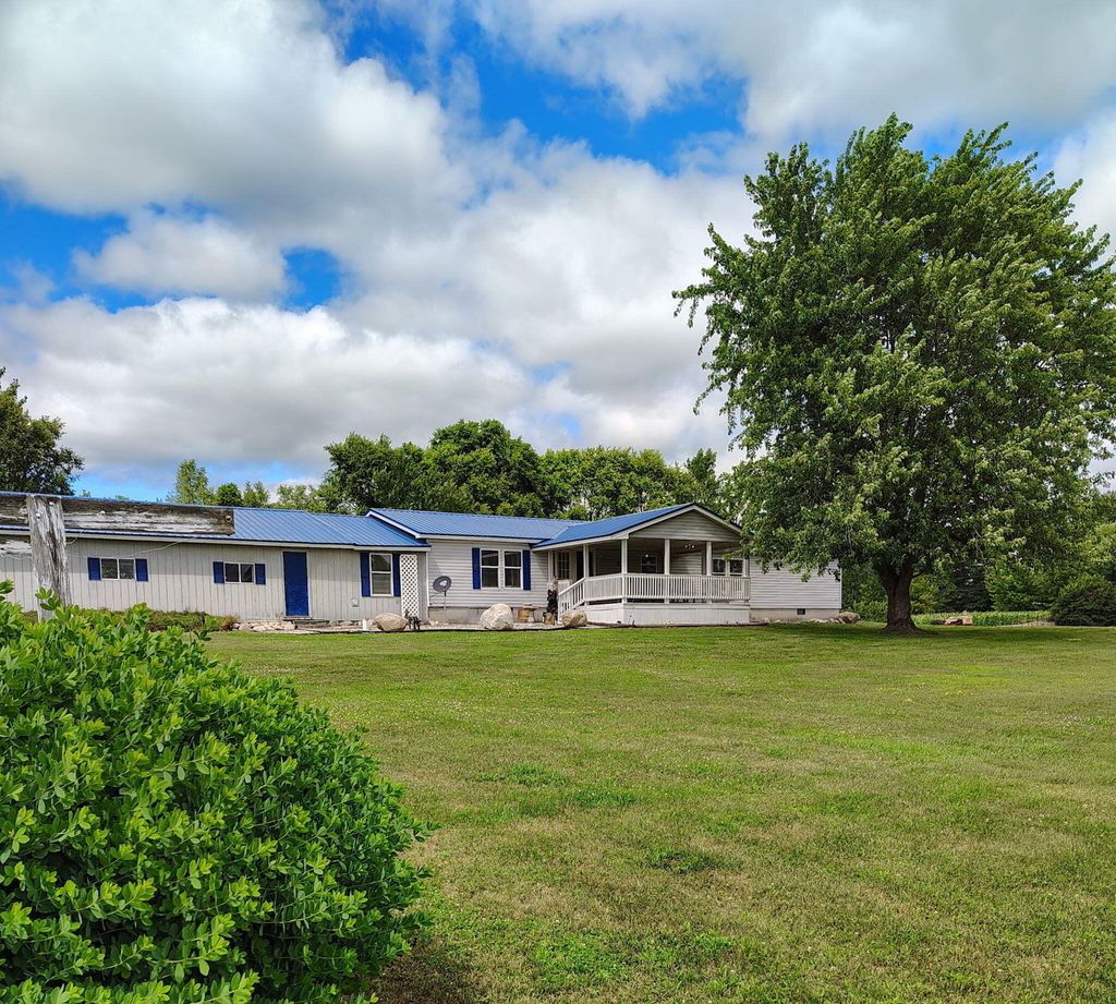 8888 Drew Drive, Belvidere township