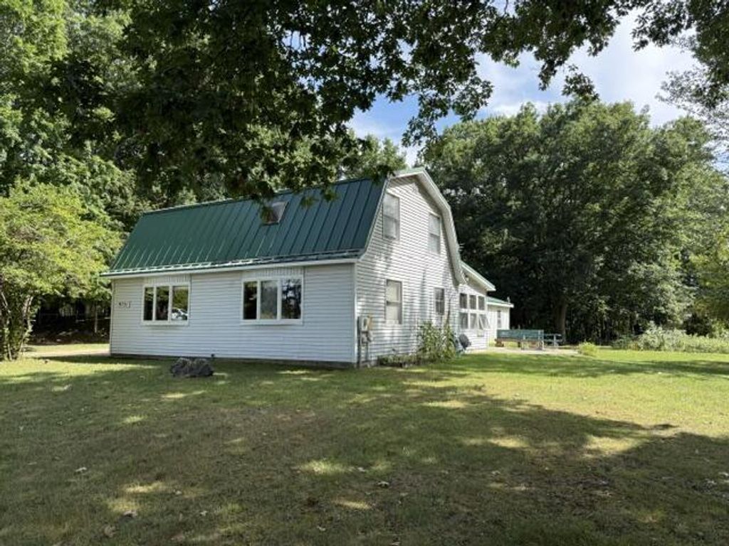 9751 W Howard City-edmore, Cato township