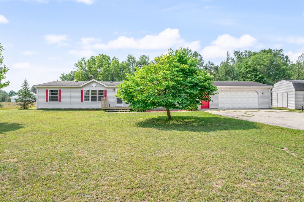 9041 7 Mile Road, Osceola township