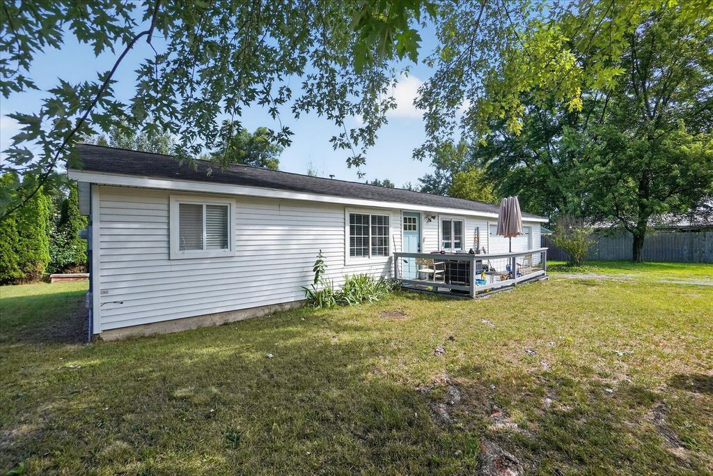 1790 Lakewood Drive, Crystal township