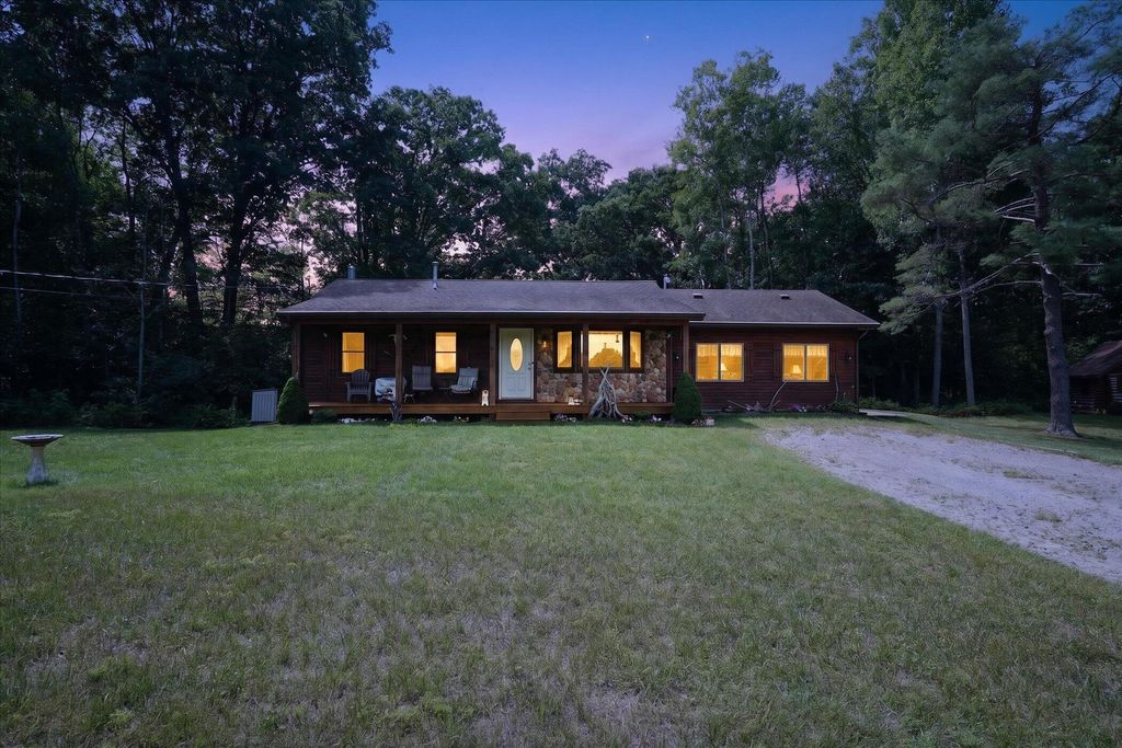 10077 Maple Hill Road, Reynolds township