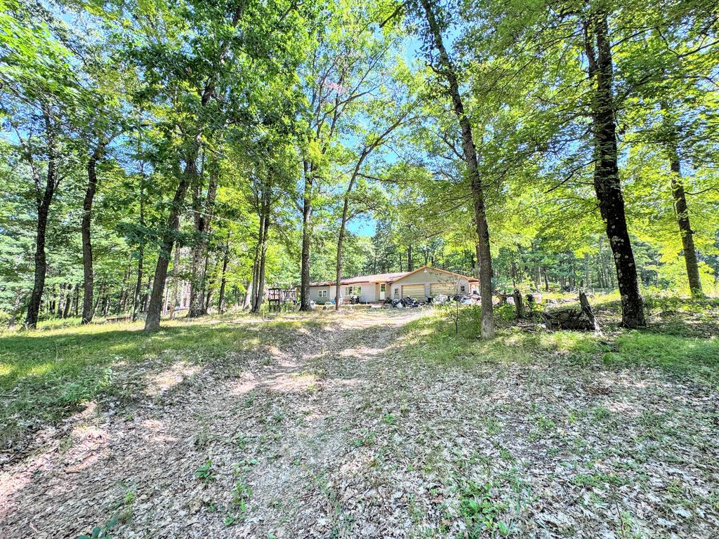 7022 S Queens Highway, Yates township