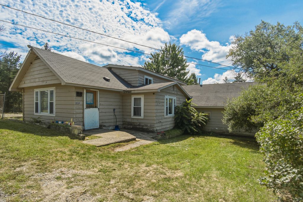 10124 Woodlawn Street, Richfield township