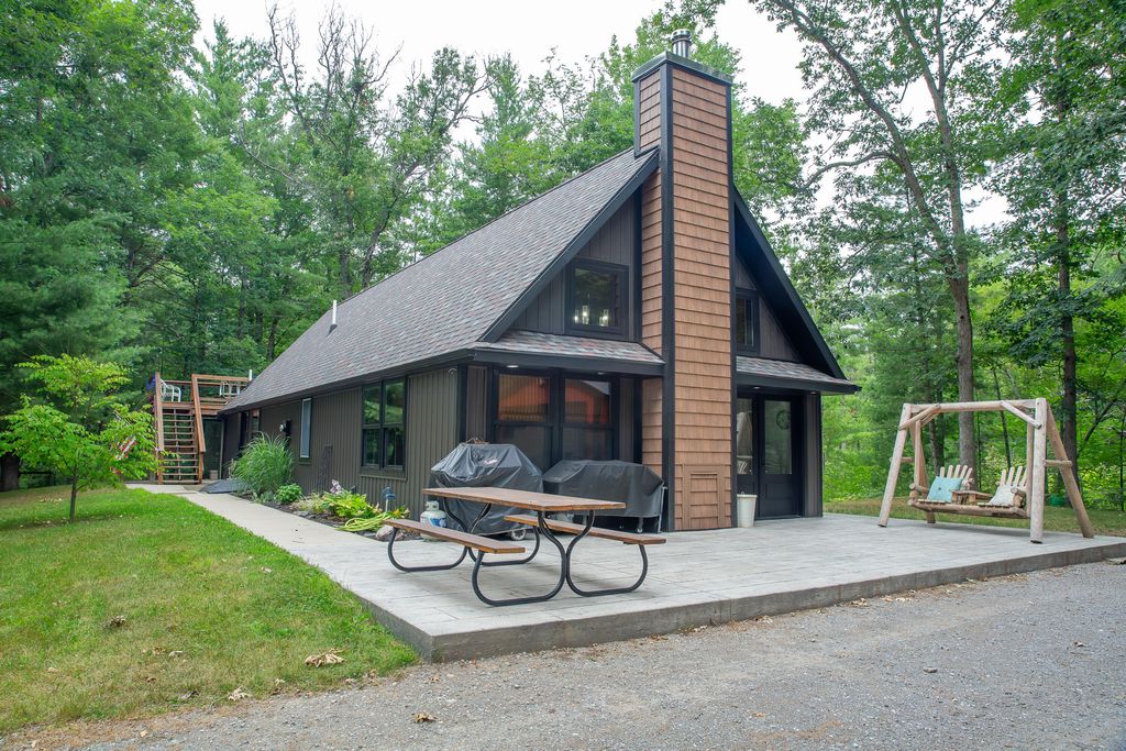 1192 W Lost Trail, Pleasant Plains township