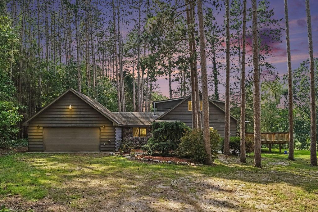 6404 Shearer Road, Eureka township