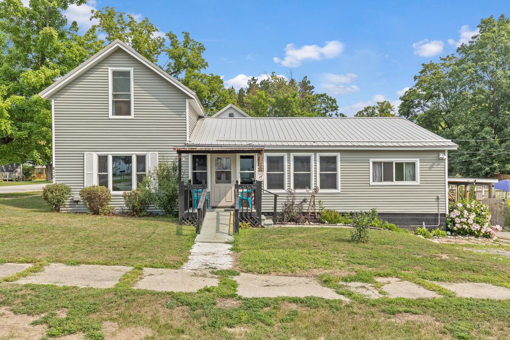 602 N Pine Street, Evart city