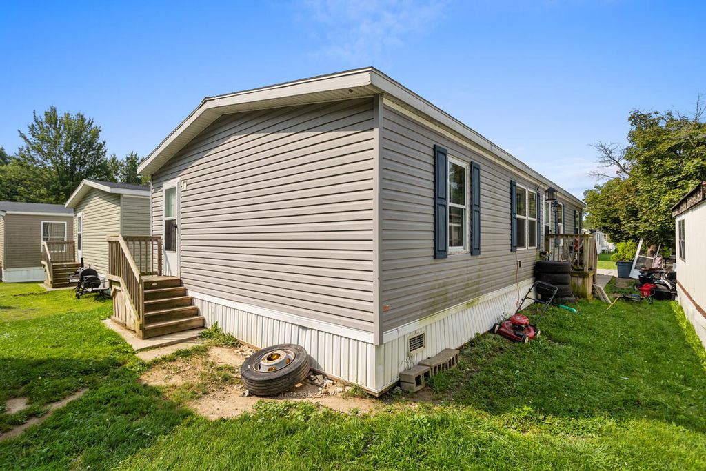 6749 Helman Boulevard, Lansing city