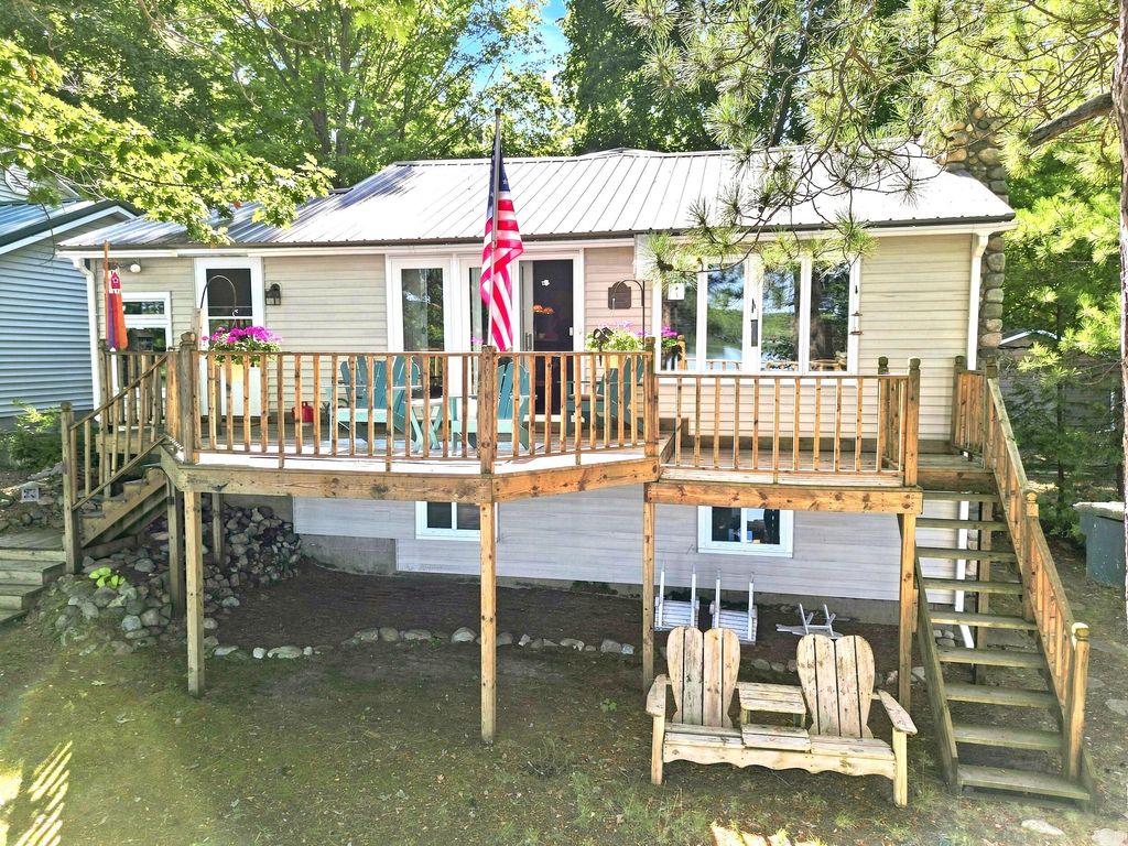 5805 Harding Road, Sheridan township