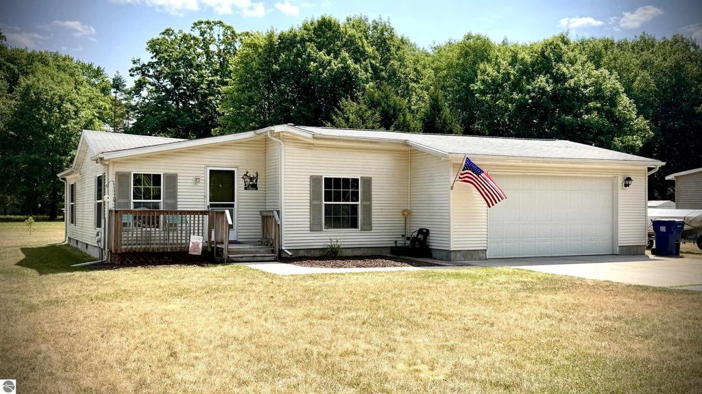 1022 Duquesa Drive, Sherman township