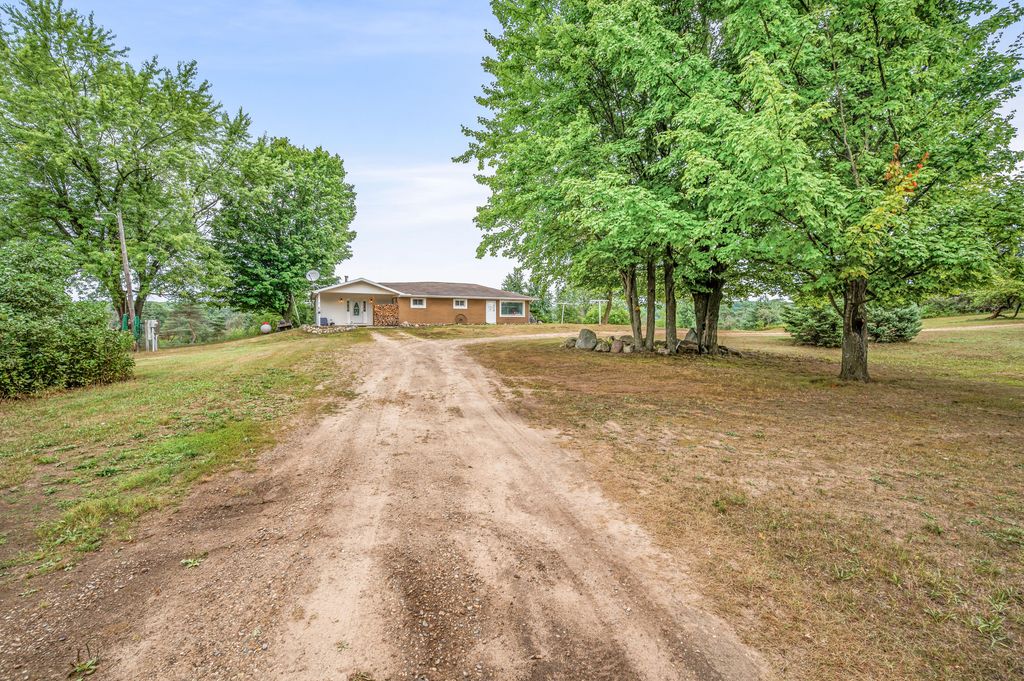 6584 E 96th Street, Chase township
