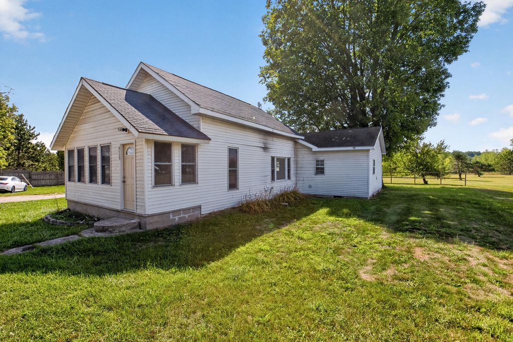 8429 U.s. 10, Chase township